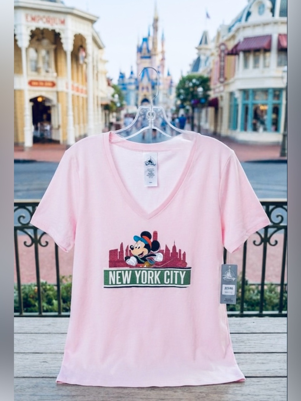 NWT DISNEY STORE MANHATTAN NY MICKEY MOUSE GRAPHIC V NECK LARGE T-SHIRT